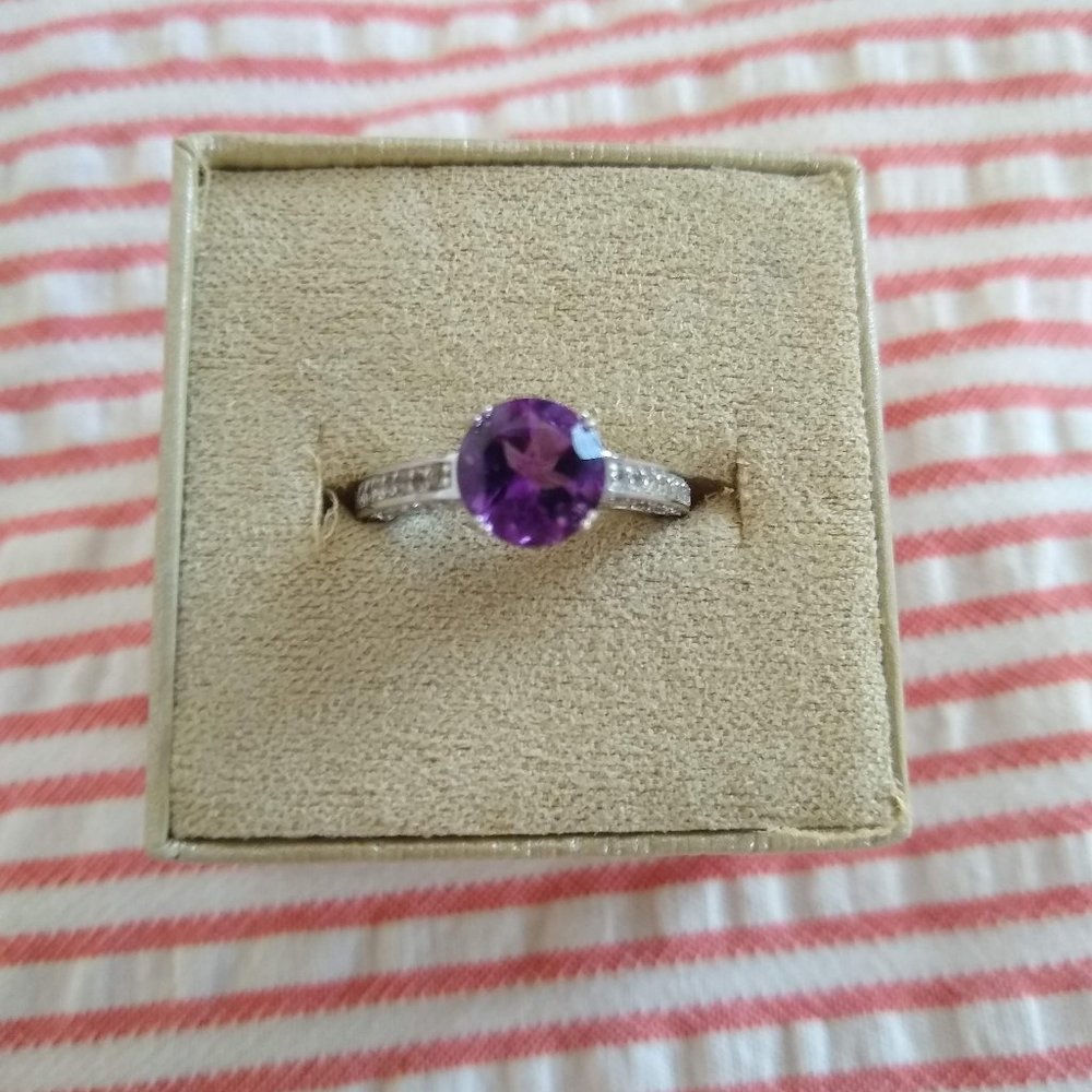 Super sparkly purple and silver ring, size 7